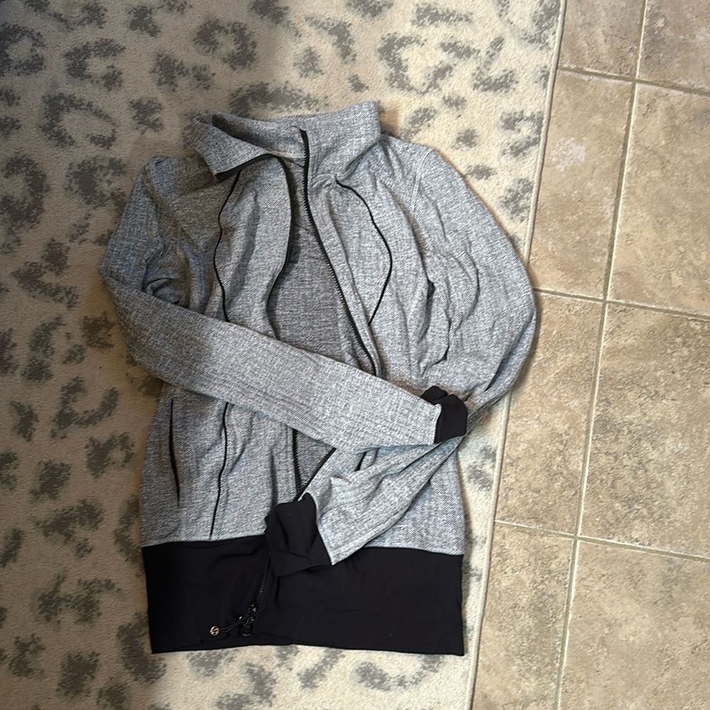 Lululemon size 8 zip up tunic sweater